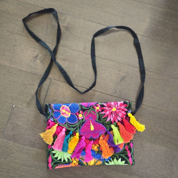 Colorful Embroidered Bag - Picture 4 of 9